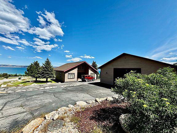3rd image of 7 Lake Circle Dr