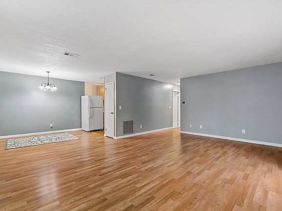 5th image of 32 Thayer Pond Dr Unit 17