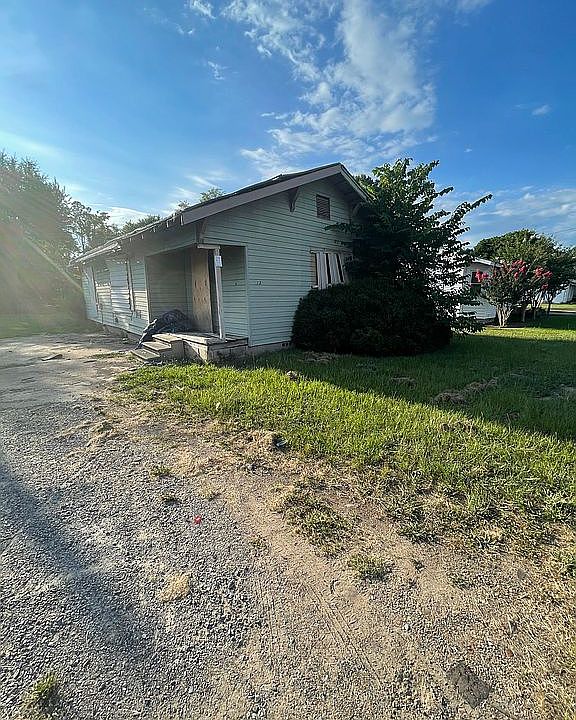 2nd image of 1013 Moss St
