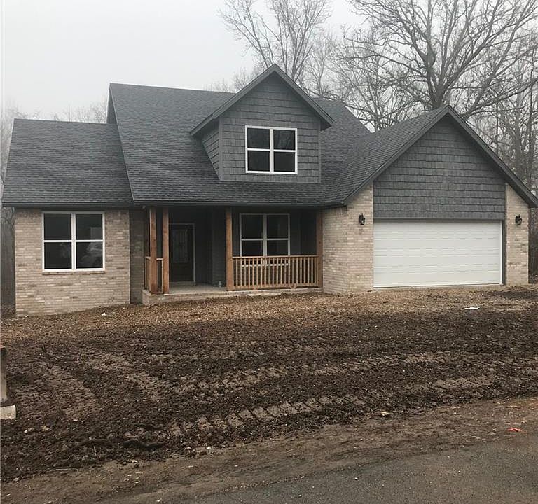 1st image of 2 Bankfoot Ln