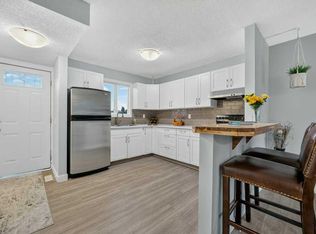 3046 SW 32a Ave SE, Calgary, AB T2B0J3
