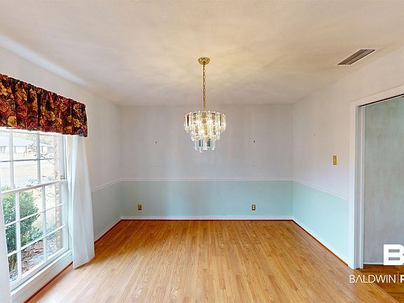 5th image of 609 Burlington Ct