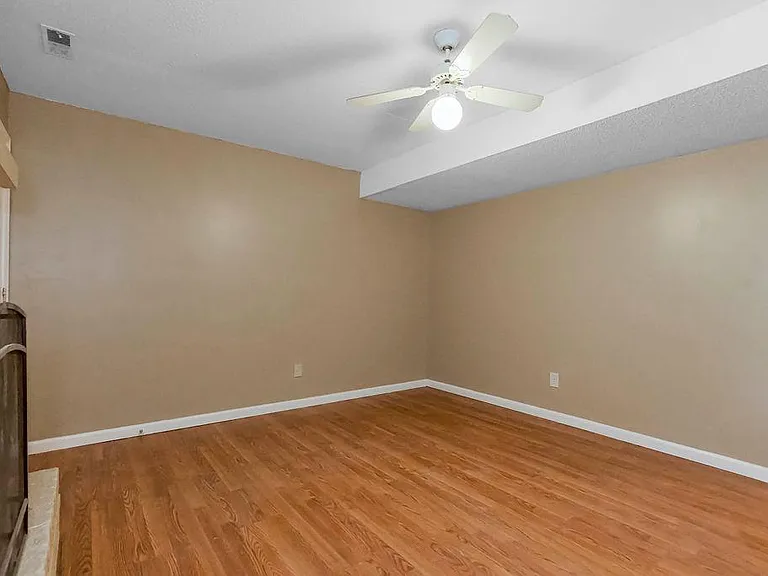 15021 W 150th Ter — Photo 12