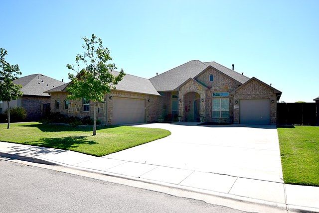 1st image of 3204 San Saba Dr