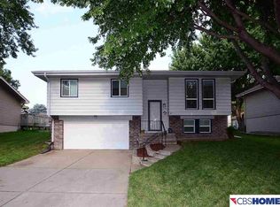 7712 Leafplum Dr, La Vista, NE 68128