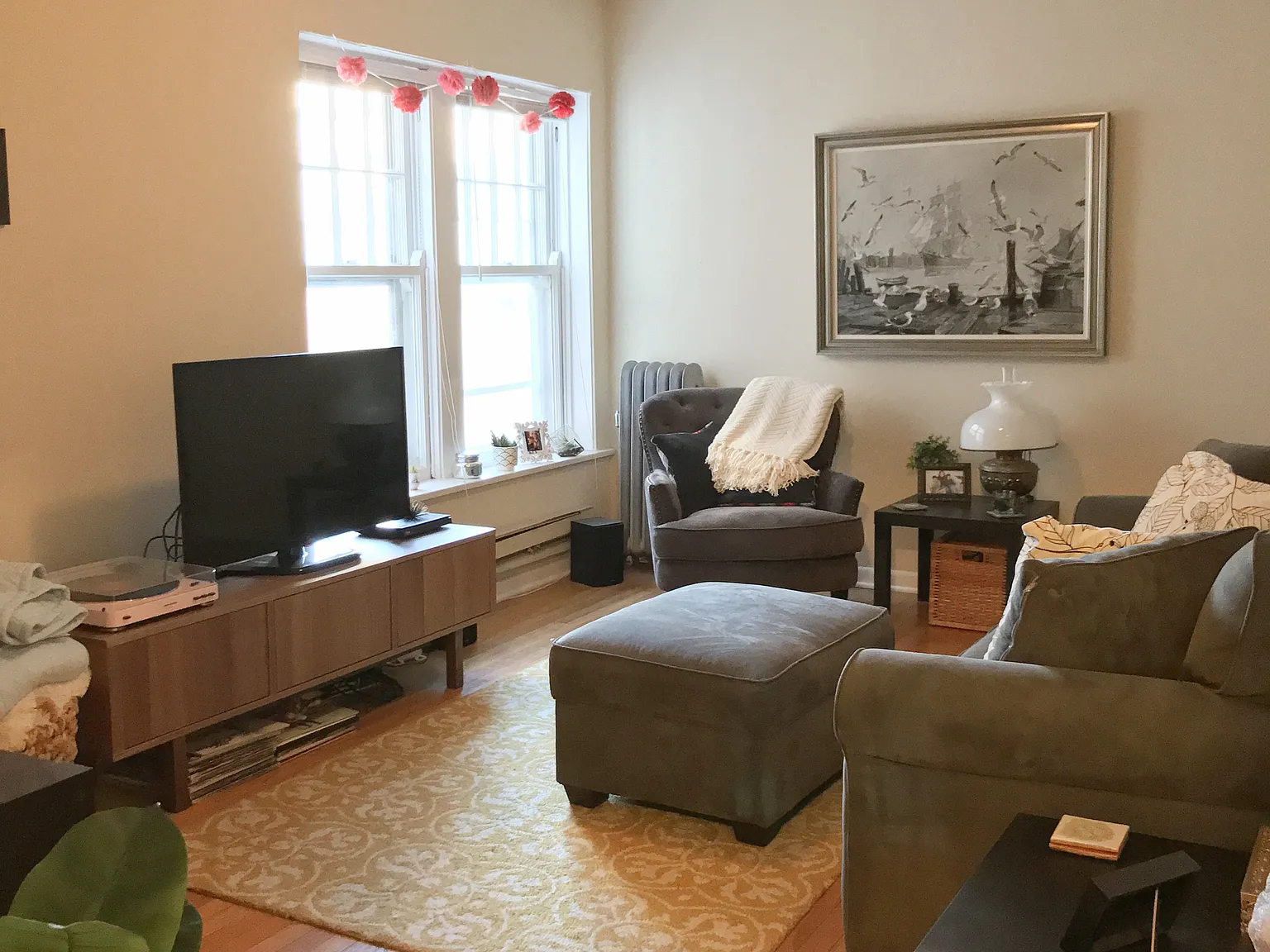 Vibrant, Second Floor 1 Bed in heart of downtown Forest Park - Heat included! — Photo 1