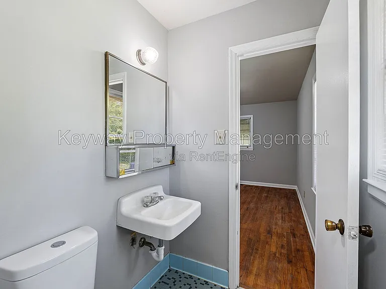 2105 Eastland Dr — Photo 14