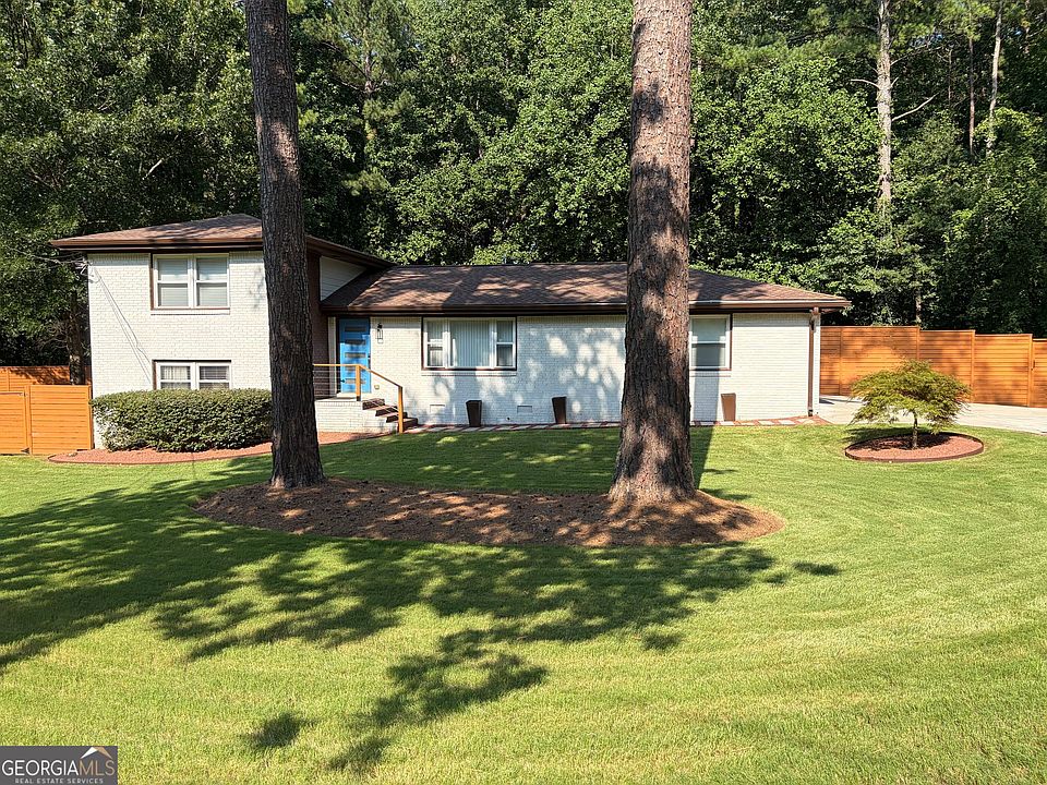 2nd image of 790 McKenzie Ct SW