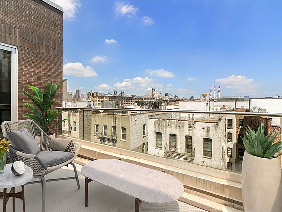 4th image of 11-35 45th Ave #6-D