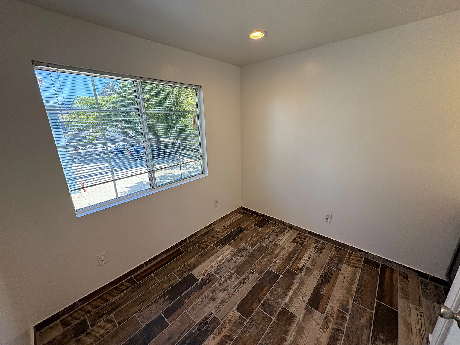3 bed, 900 sqft, $5,000 — Photo 4