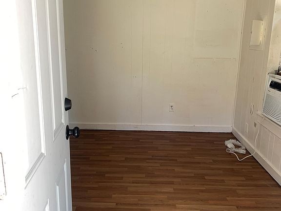 3rd image of 1400 Hernando Dr #B
