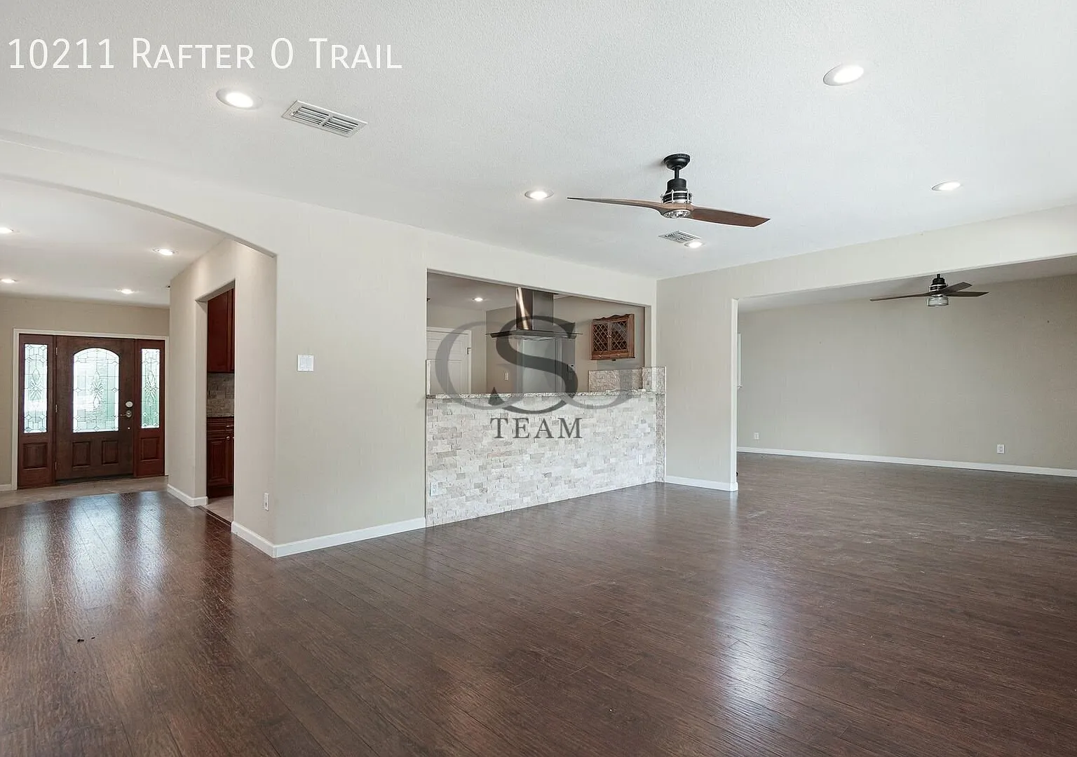 Wonderful Home with Swimming Pool! — Photo 4