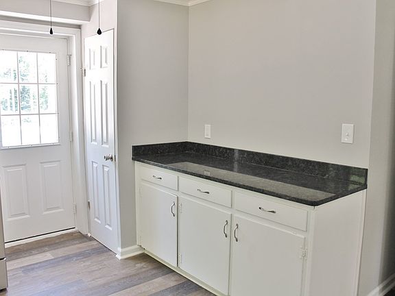 5th image of 253 Canterbury Dr