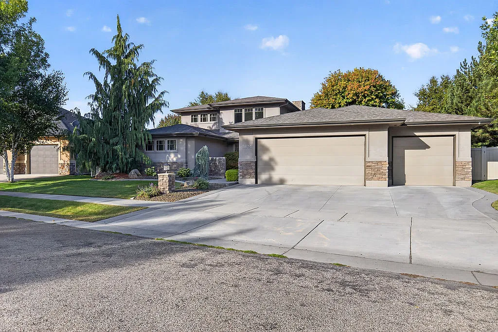 4 bed, 2.5 bath, 2987 sqft, $3,500 — Photo 2