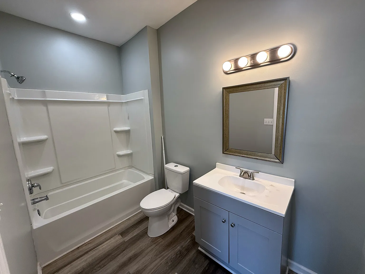 802 N Division St — Photo 4