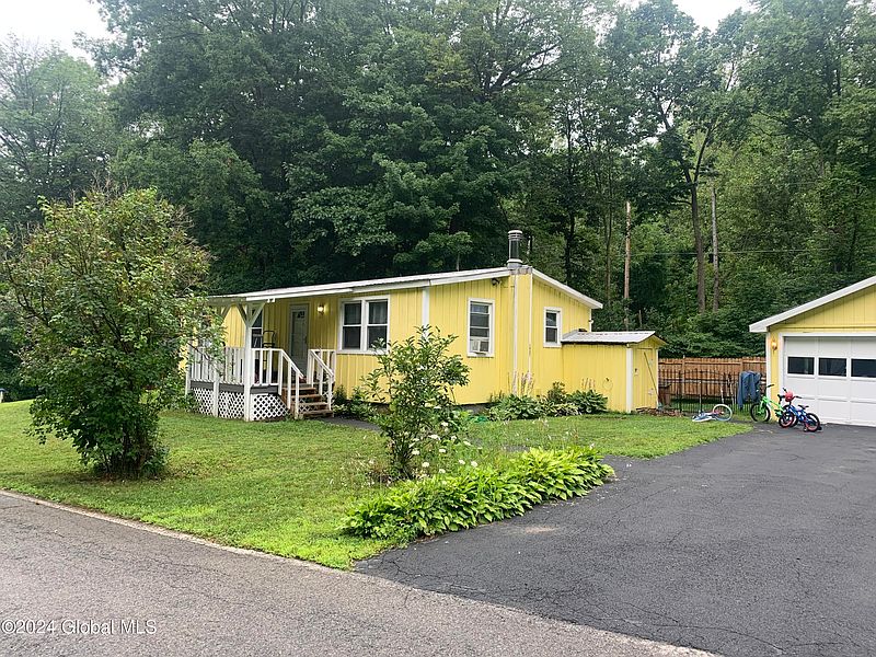 2nd image of 360 Daniels Road