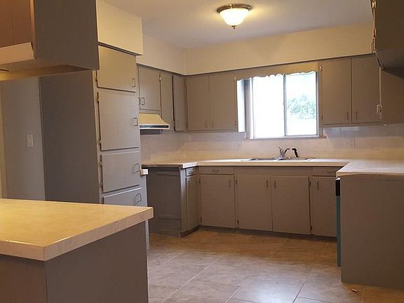 3rd image of 2320 E Washington Ave