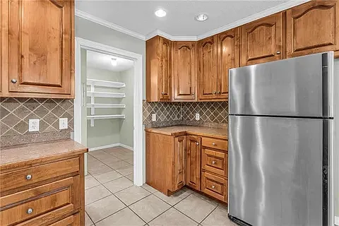 225 Denise Ln — Photo 7