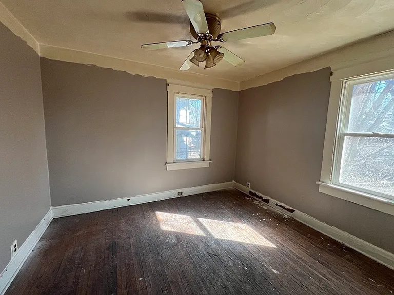 1553 E Hickory St — Photo 8