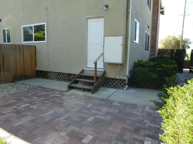 1605 Redwood Ave — Photo 23