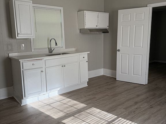4th image of 101 Brown St