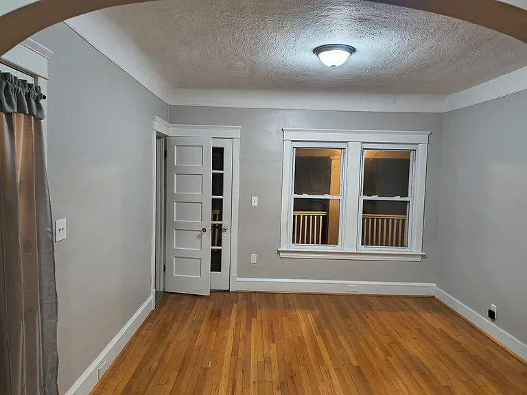 1440 Larchmont Ave #UPPER — Photo 10