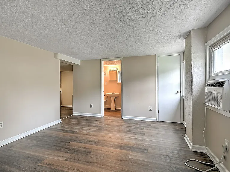 305 Moorland Dr — Photo 5