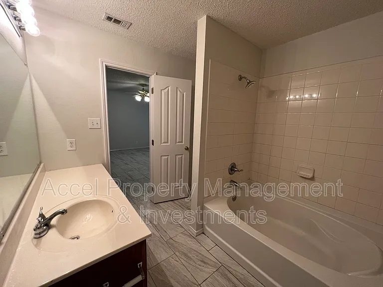 5408 N 35th St — Photo 9