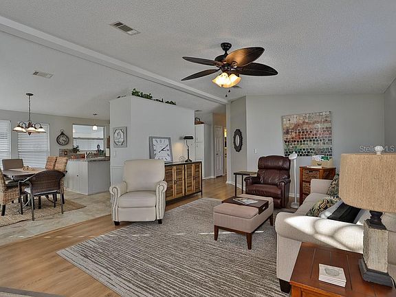 3rd image of 722 Prado Dr