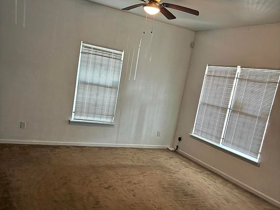 4th image of 846 ROBINSON Avenue