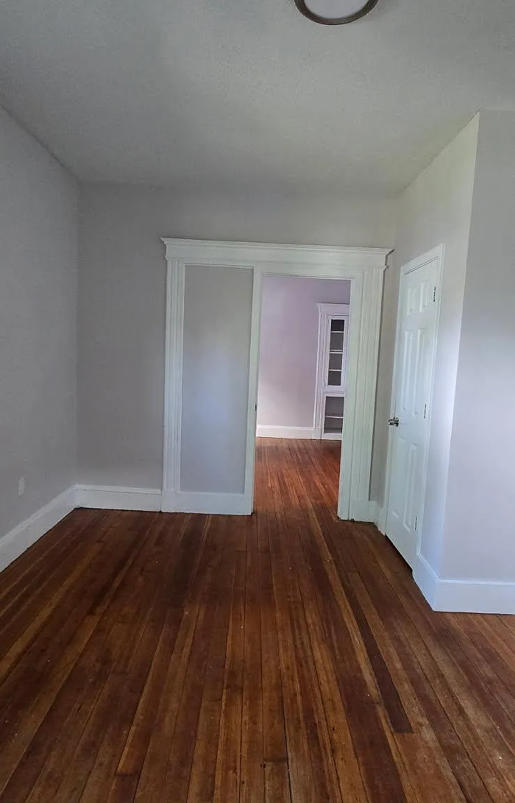 37-39 W Raymond St — Photo 1