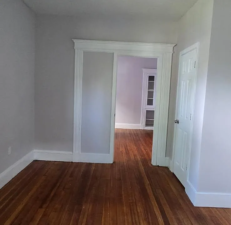 37-39 W Raymond St