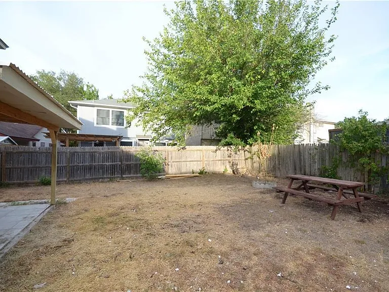 13903 Lothian Dr — Photo 34