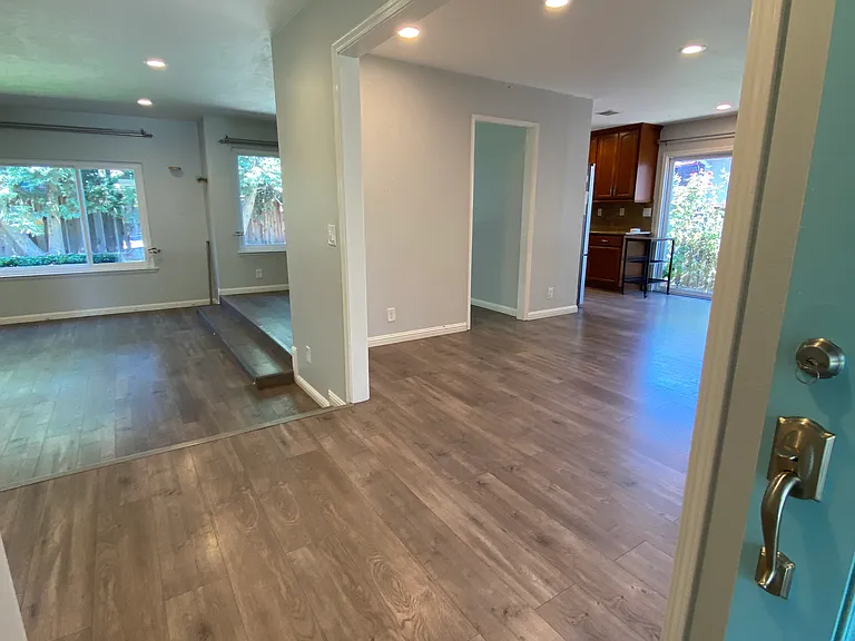 370 Colville Dr — Photo 4