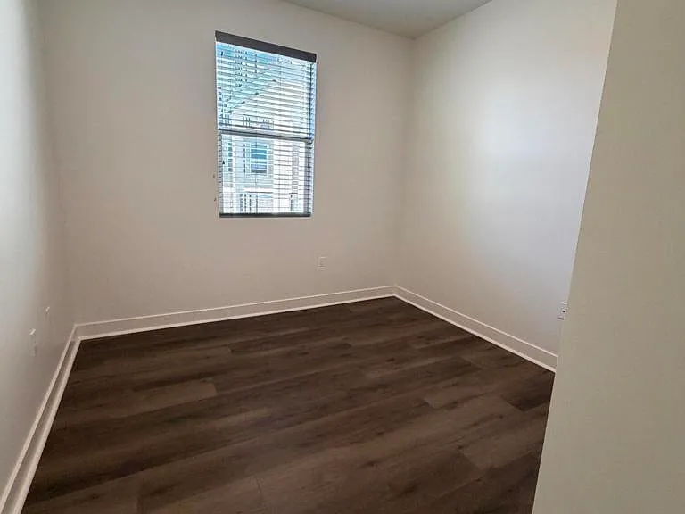 1260 E Thompson Blvd #106 — Photo 20