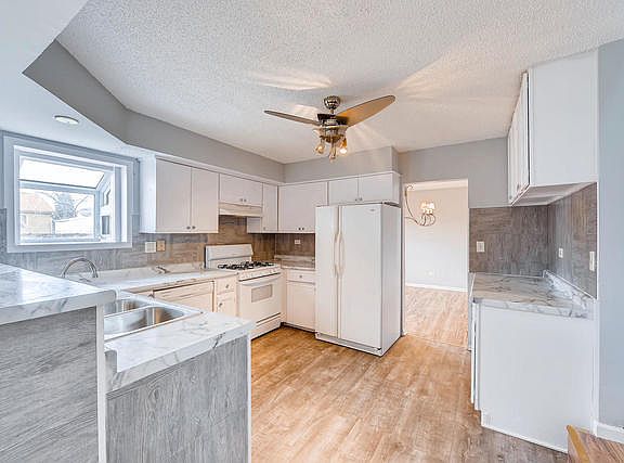 5th image of 1940 De Forest Ln