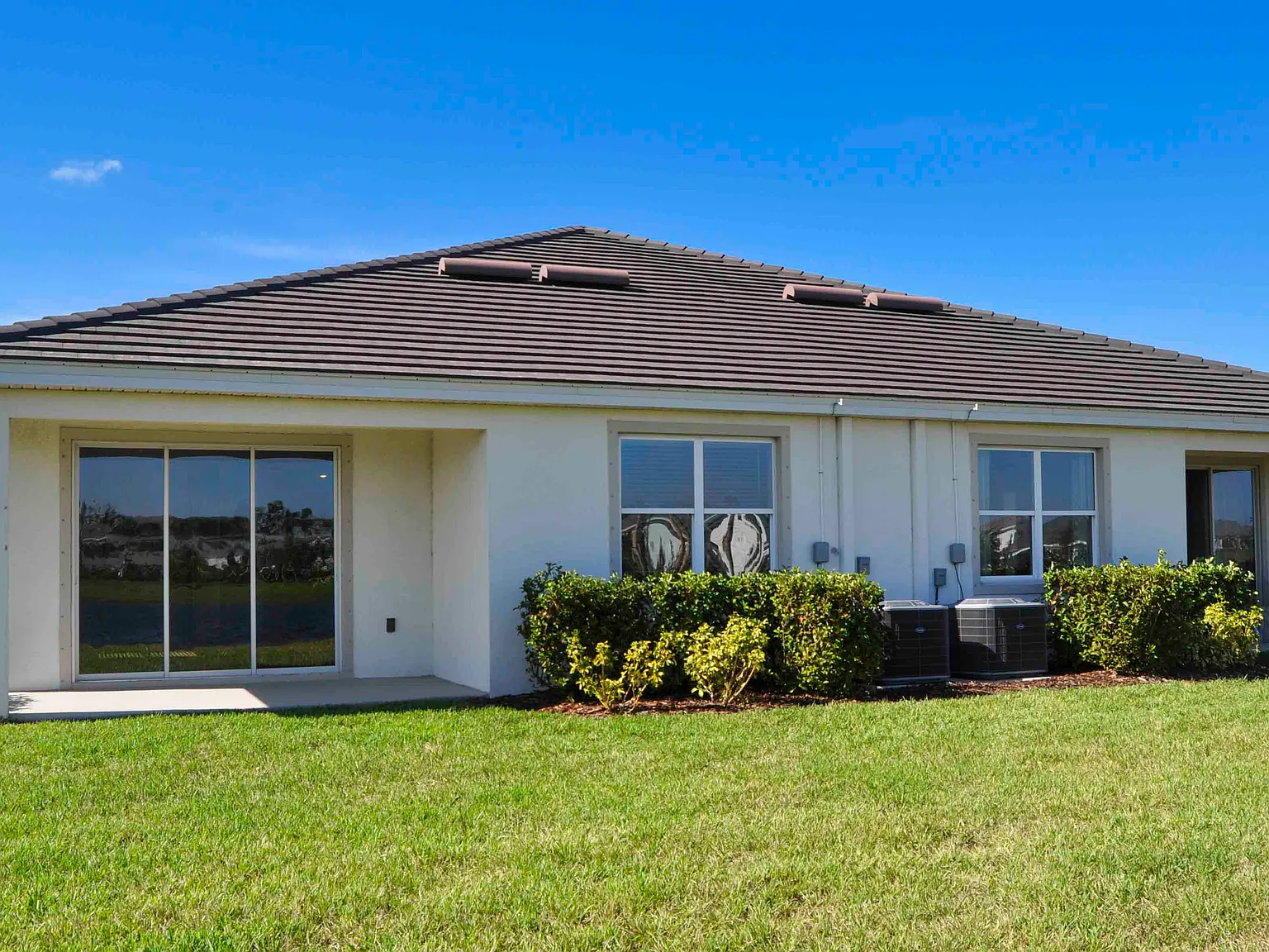 3 bed, 1565 sqft, $2,999 — Photo 3