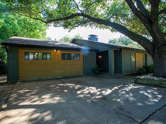 3rd image of 2518 McGregor Dr