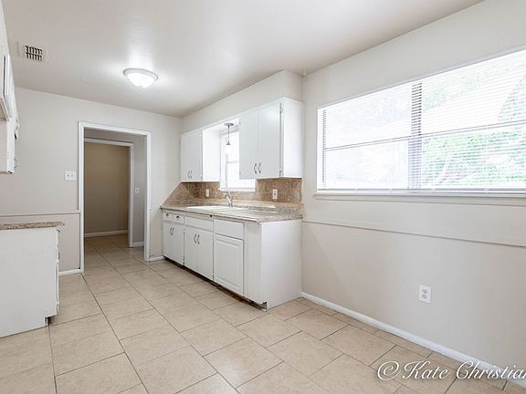 3rd image of 3624 Redbud Ave