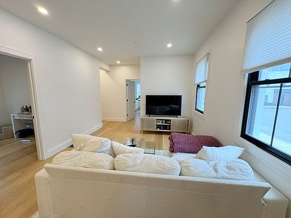 5th image of 93 Cowper St #1