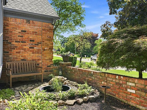 3rd image of 2534 Topsham Dr