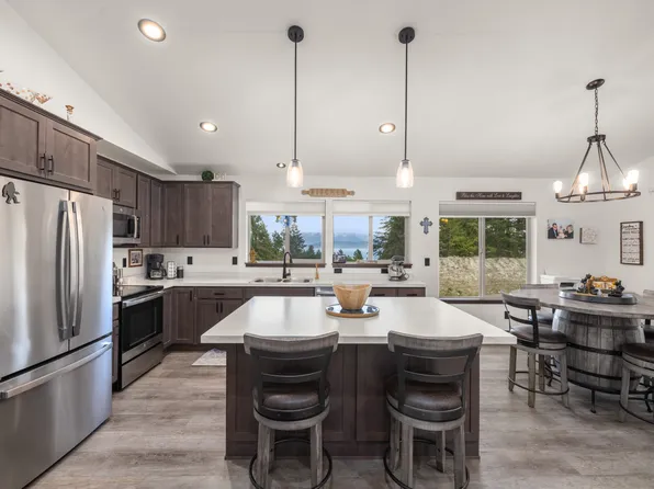 286 Lakeview Dr, Lakeside, MT 59922