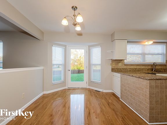 5th image of 284 Bluemont Ct