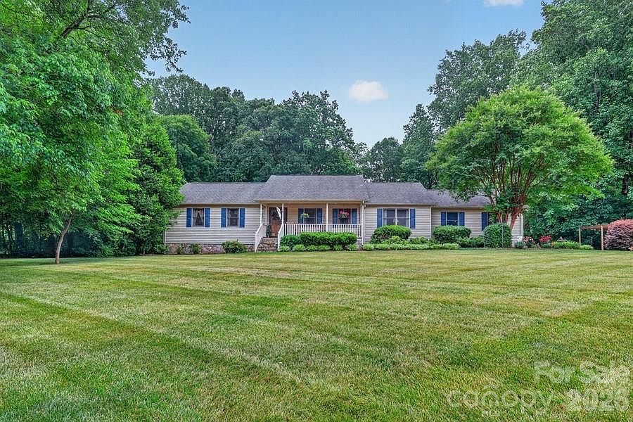 1st image of 711 Candlewick Dr