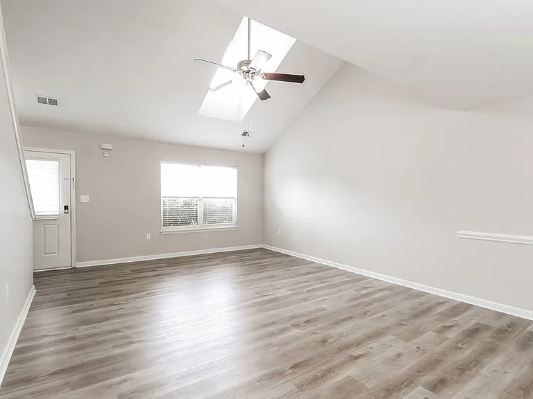 814 Oakshire Cir — Photo 6