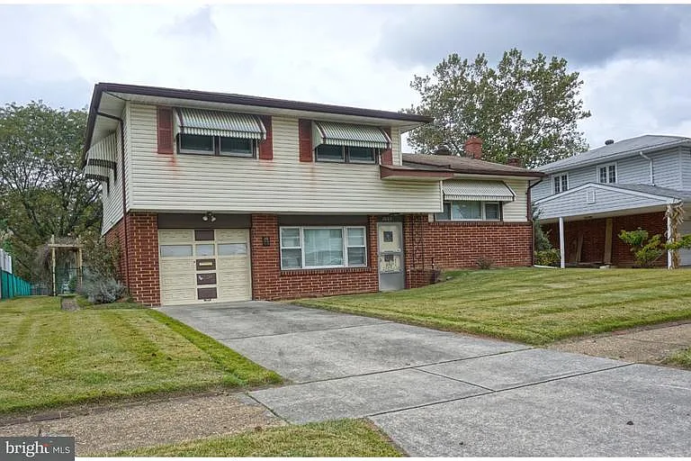 2033 Armour Dr photo 1