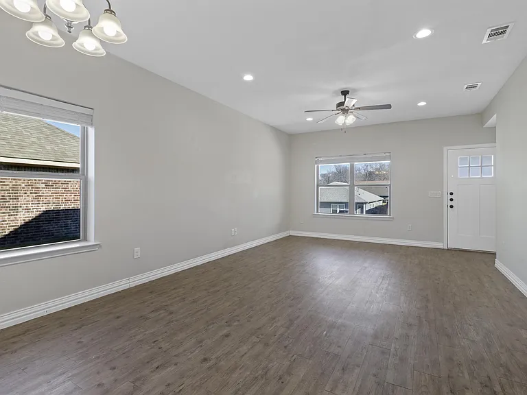 901 N Barrett Ave — Photo 6