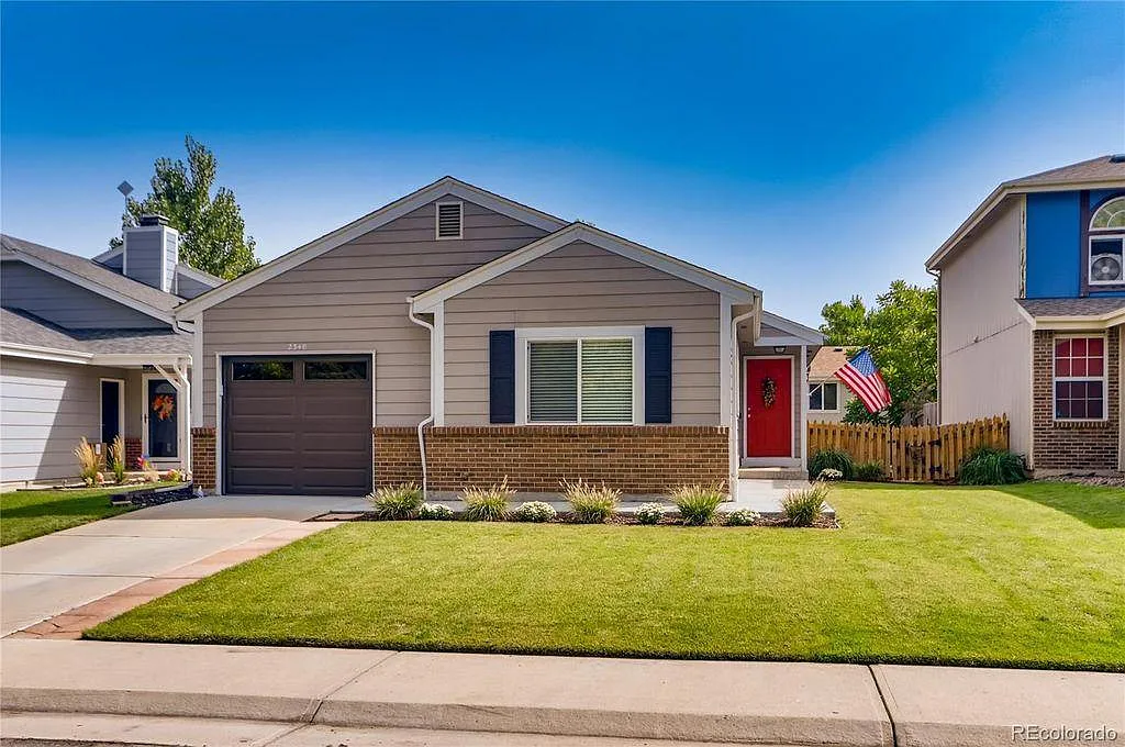 2340 Redwood Ave — Photo 2