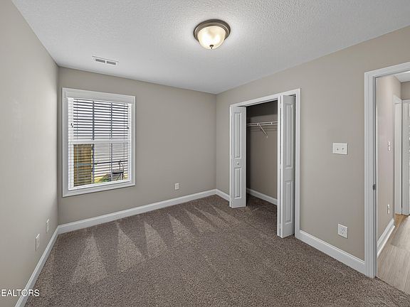 5th image of 4852 Stoneyhurst Ln