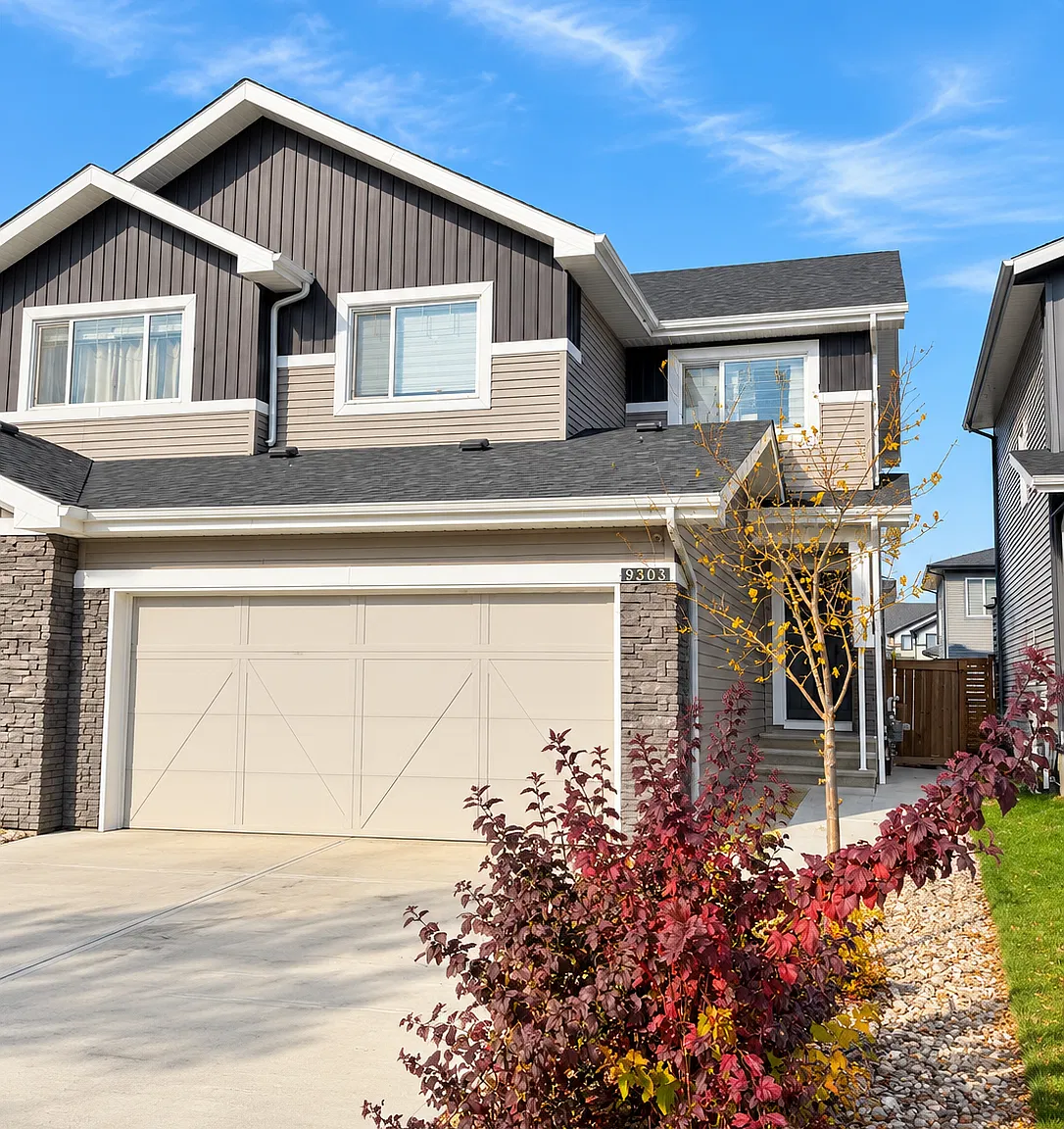 Spacious 3 Bedroom Main Floor in The Orchards | Semi-Furnished | Double Garage — Photo 2